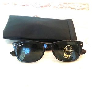 NWT Ray-Ban wayfarer sunglasses with case